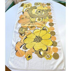 Vintage 70s bath towel, orange, yellow and avocado green large flowers, plush